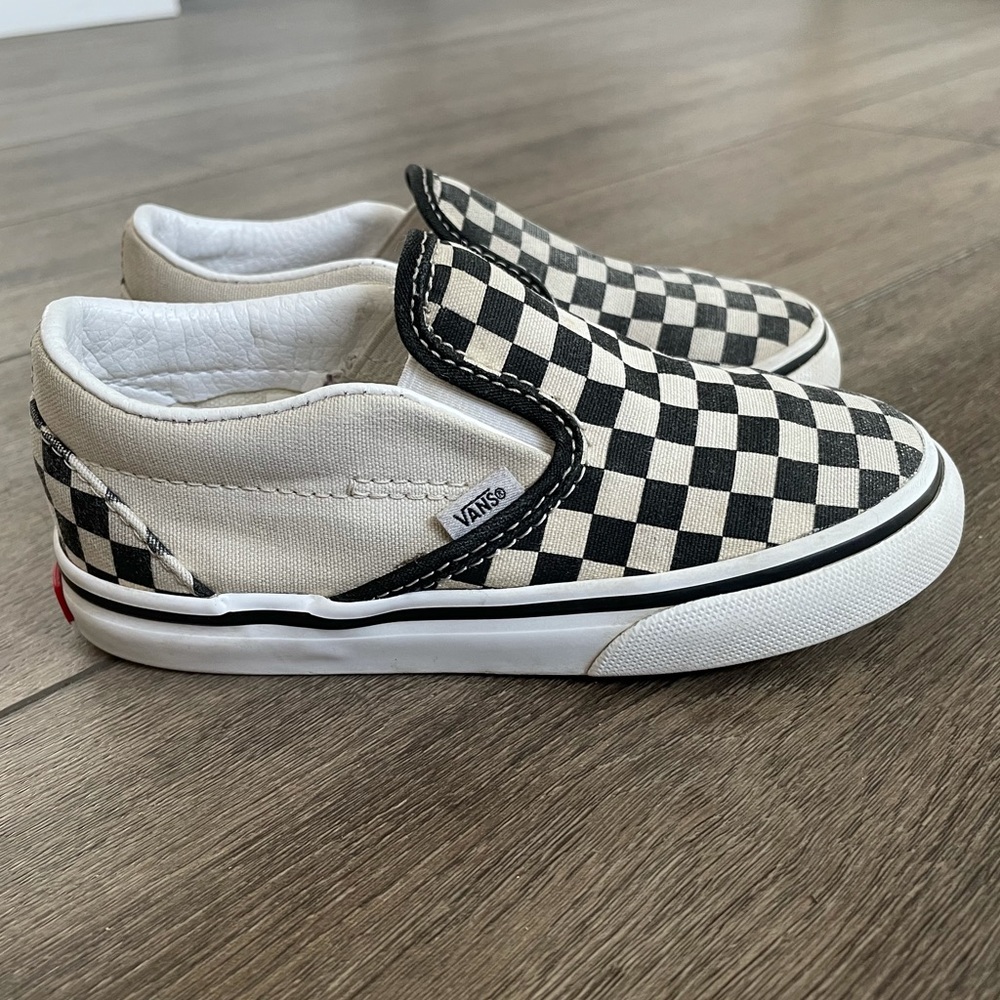Vans checkerboard slip ons toddler sz 9 🛹
